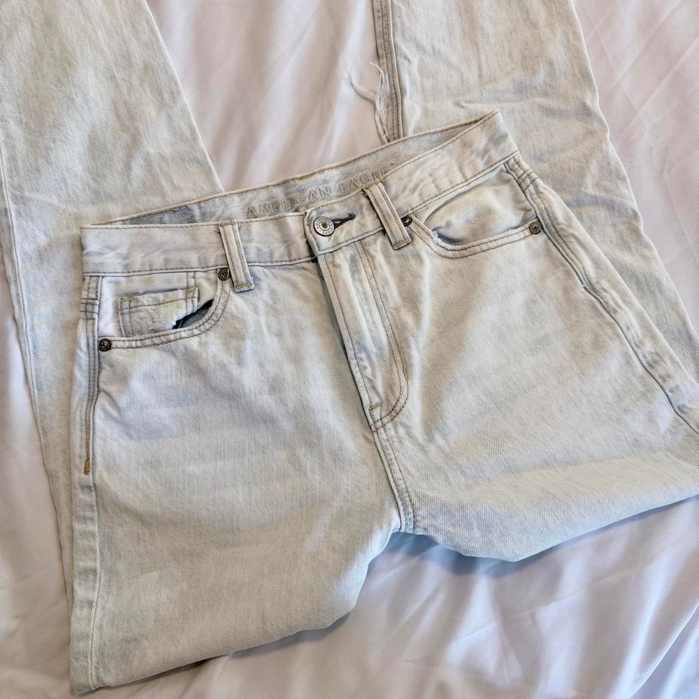 American Eagle Light Wash High Rise Distressed Straight Leg Jeans Size 0